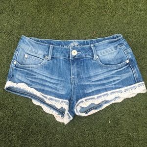 Jean shorts with lace trim